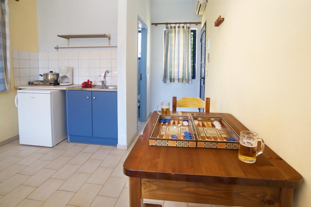 Kalypso Studios & Apartments Karavomylos Buitenkant foto