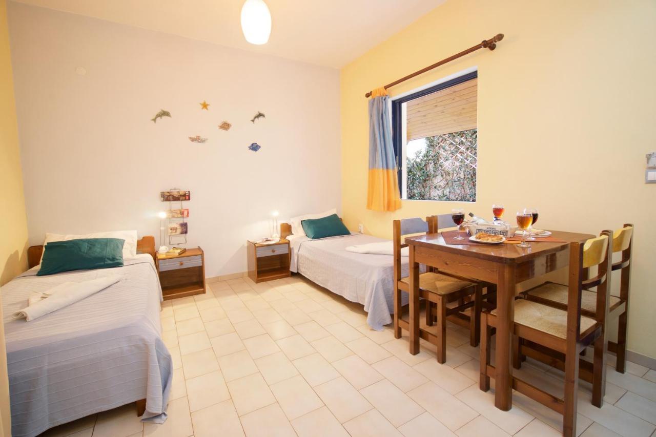 Kalypso Studios & Apartments Karavomylos Buitenkant foto